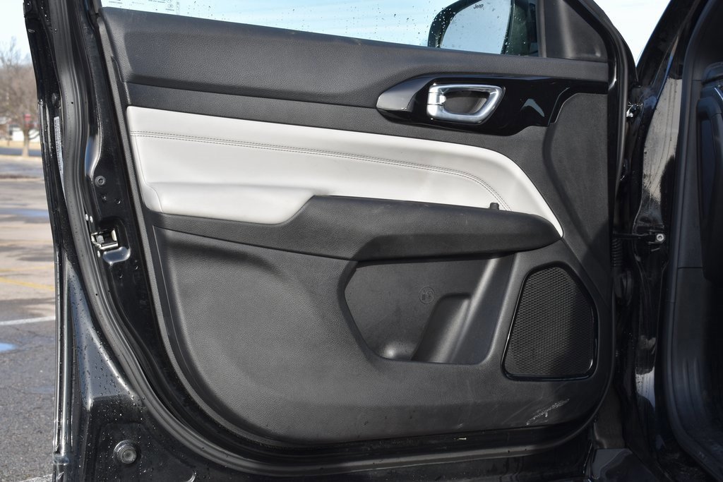 Used 2023 Jeep Compass Limited image 8