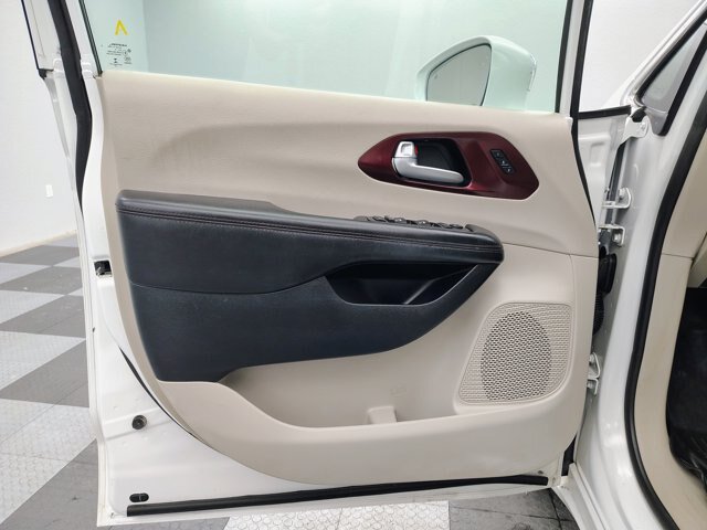 Used 2020 Chrysler Pacifica Limited FWD image 21