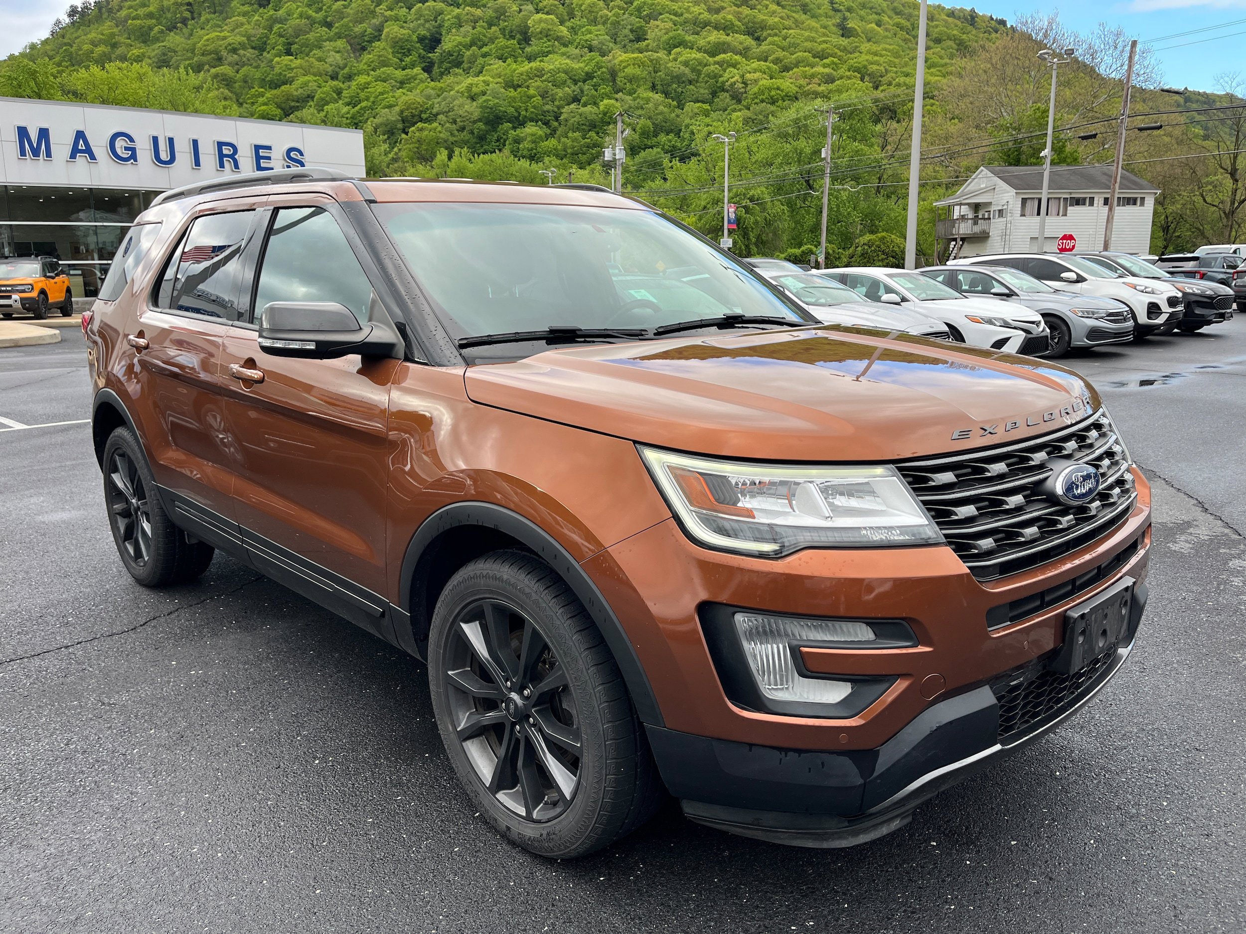Certified 2017 Ford Explorer XLT w/ Equipment Group 202A AWD/4WD image 3