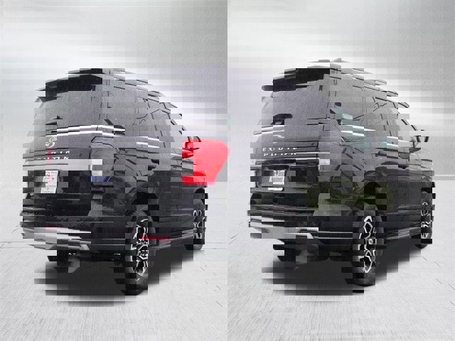 Certified 2024 Ford Expedition XLT image 5