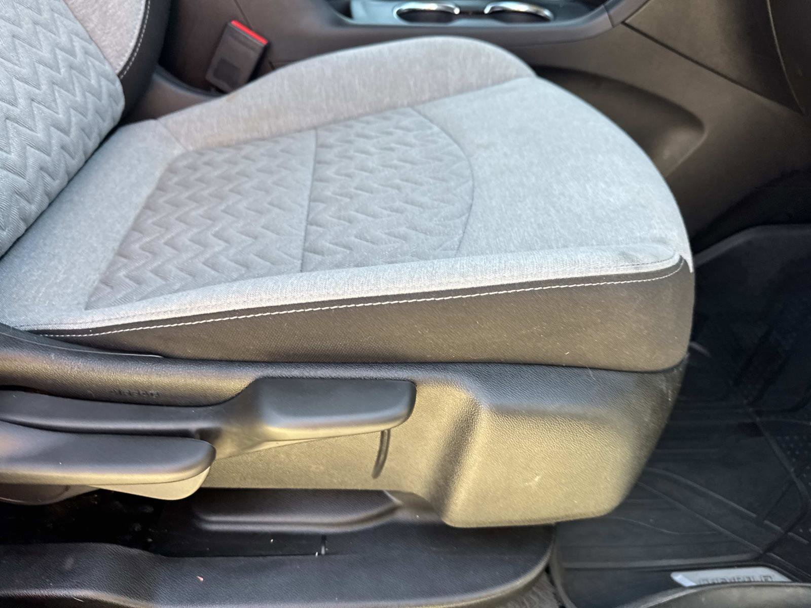 Used 2022 Chevrolet Equinox LS w/ LS Convenience Package image 12