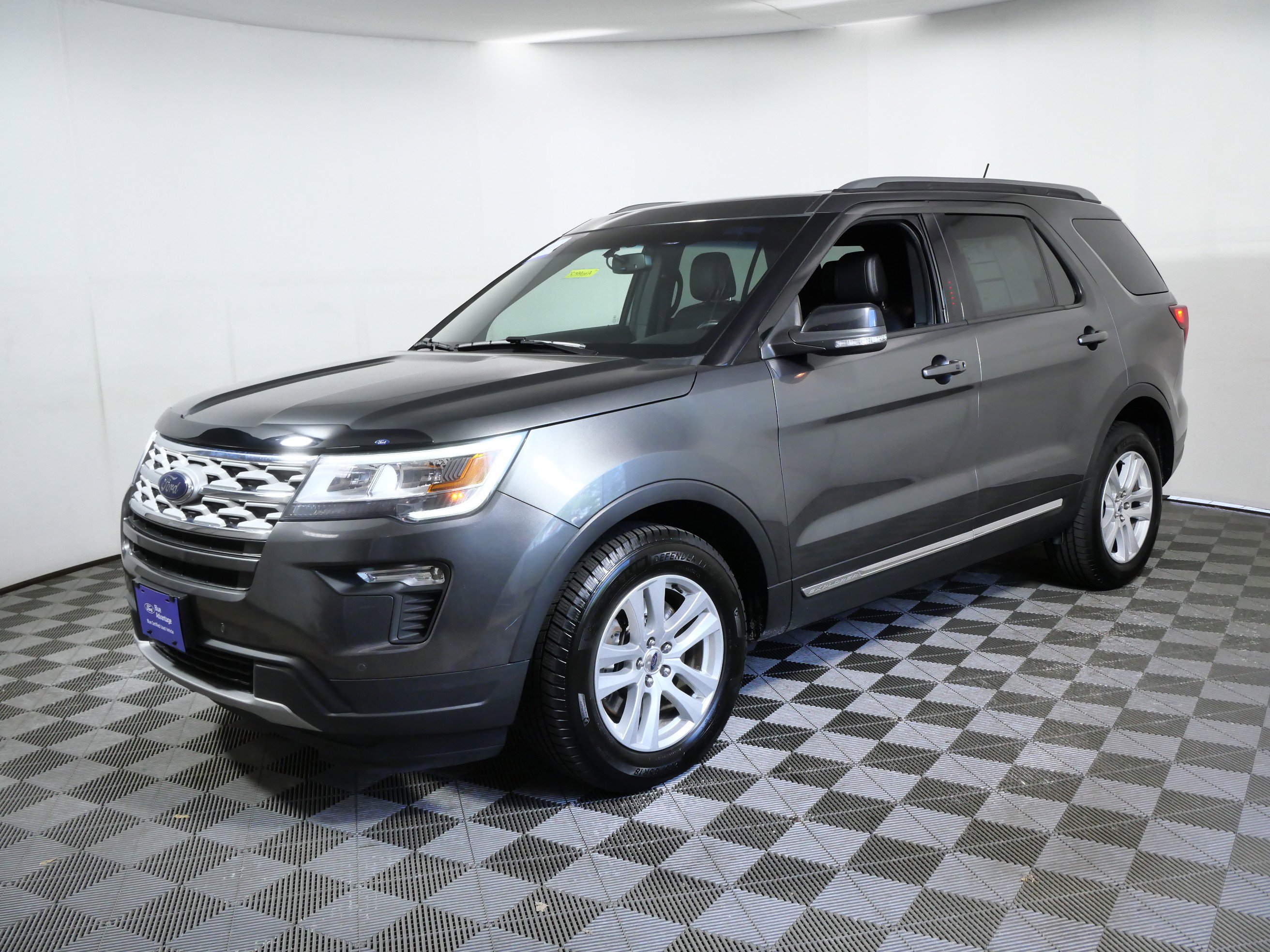 Certified 2018 Ford Explorer XLT w/ Equipment Group 202A AWD/4WD image 5