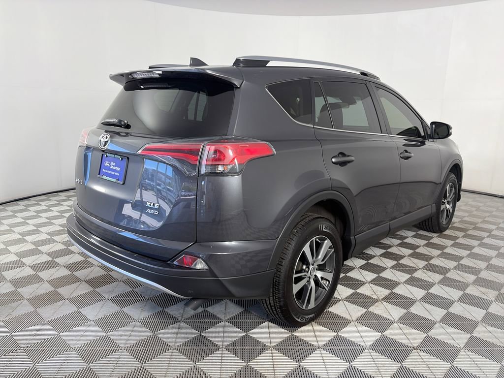 Used 2018 Toyota RAV4 XLE AWD/4WD image 7