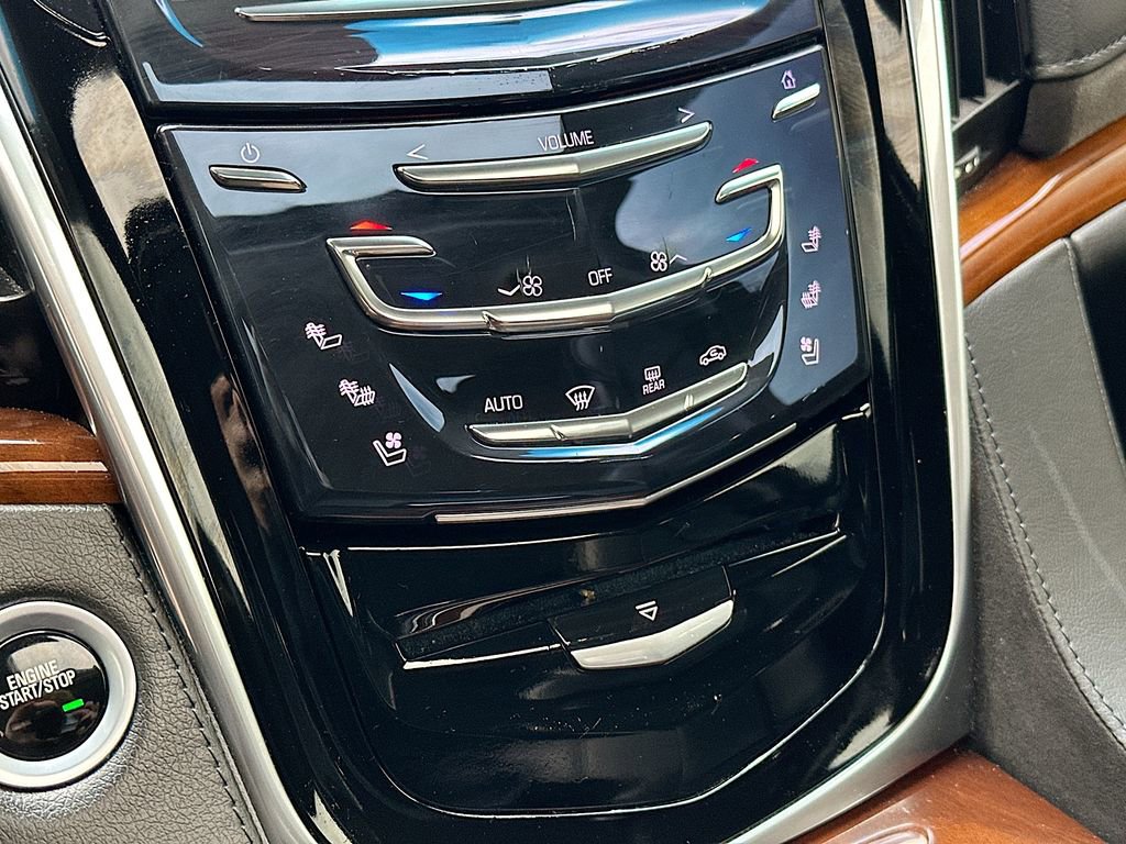 Used 2019 Cadillac Escalade Luxury RWD image 14