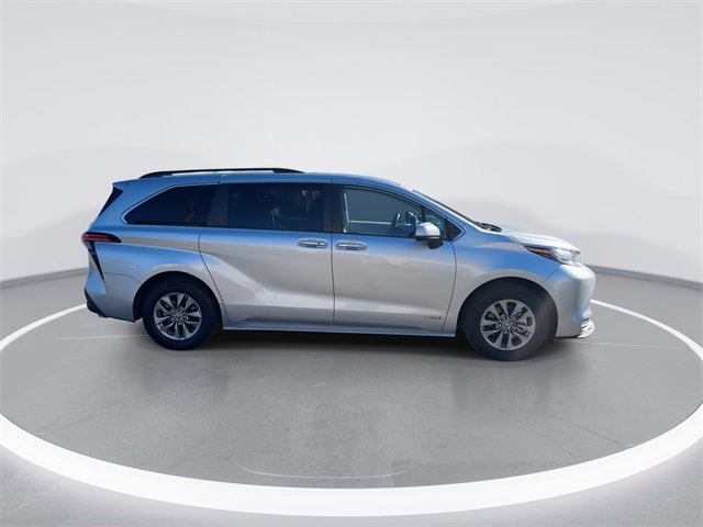 Used 2021 Toyota Sienna XLE image 7