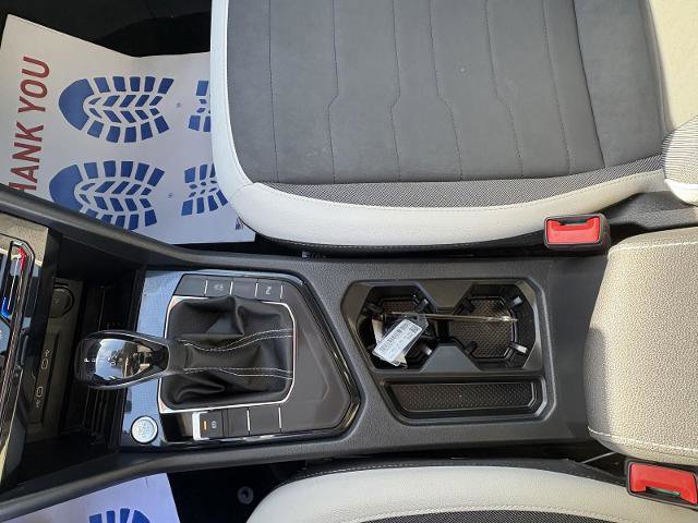 Used 2025 Volkswagen Taos SE image 29