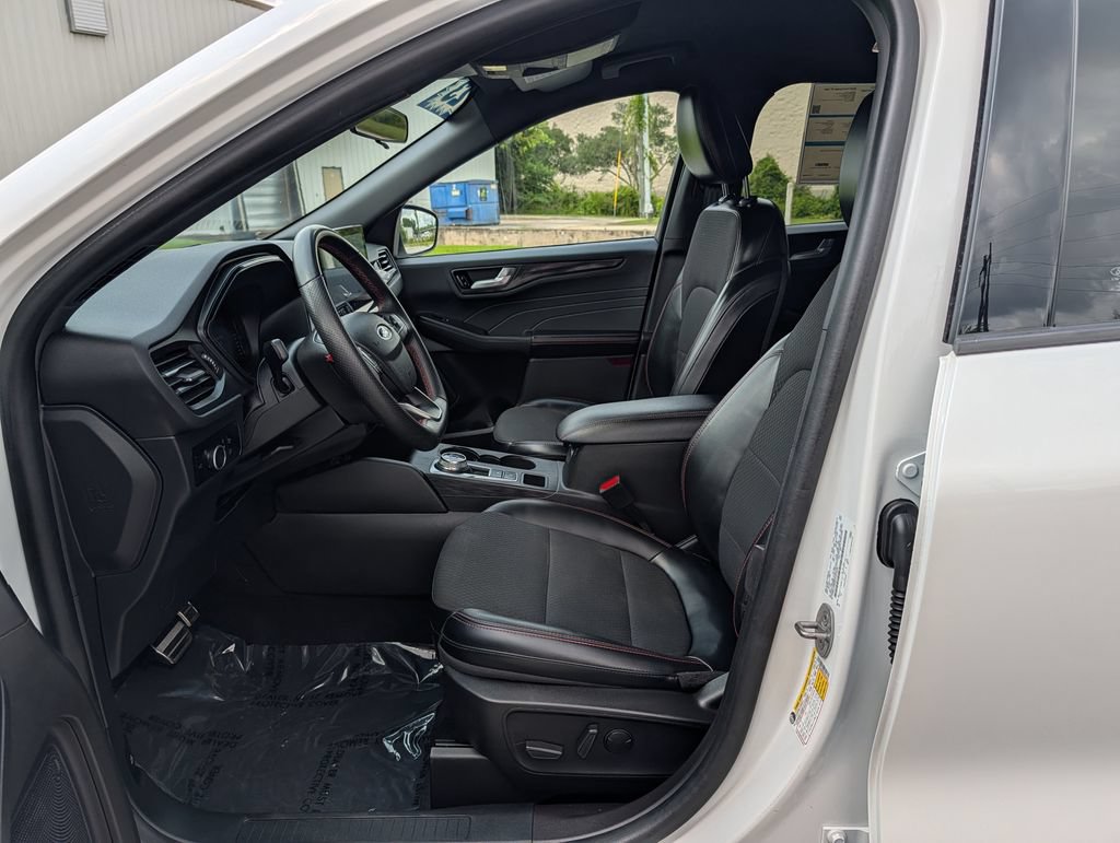 Certified 2023 Ford Escape ST-Line w/ Tech Pack #1 FWD image 15