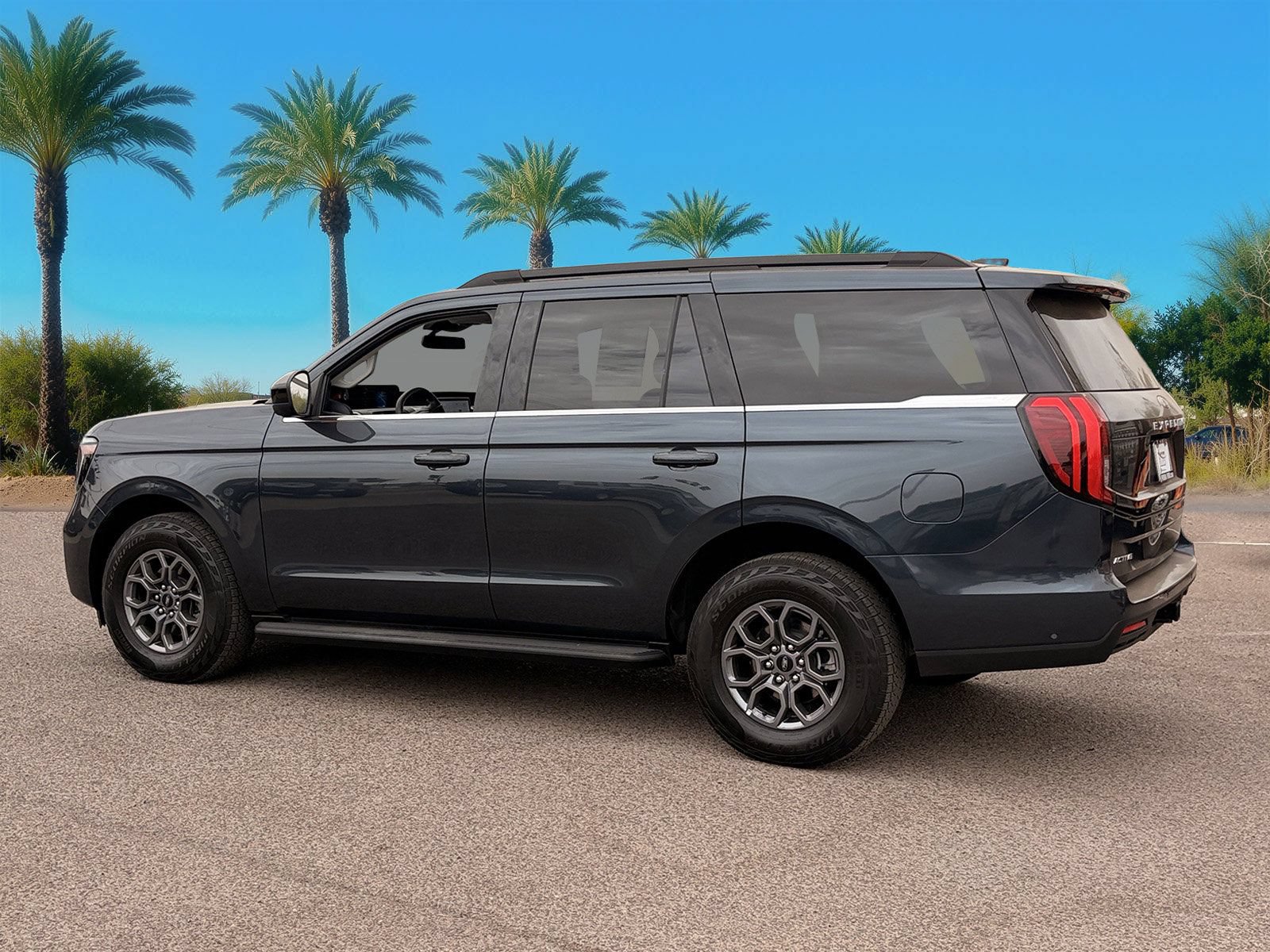 Certified 2025 Ford Expedition Active AWD/4WD image 3
