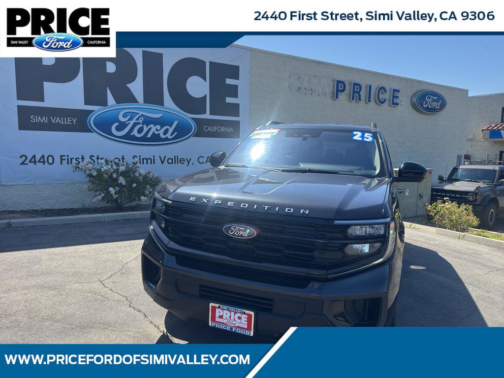 Certified 2025 Ford Expedition Active RWD image 1
