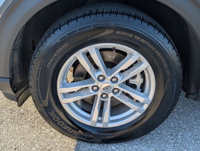 Certified 2022 Ford Explorer XLT w/ Equipment Group 202A image 7