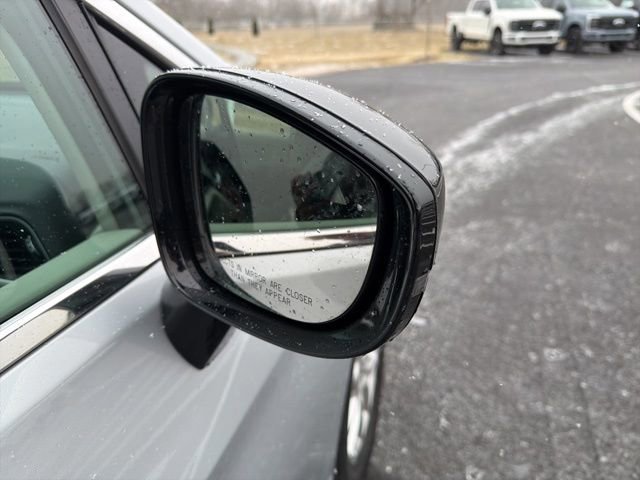 Used 2024 Chrysler Pacifica Touring-L image 9