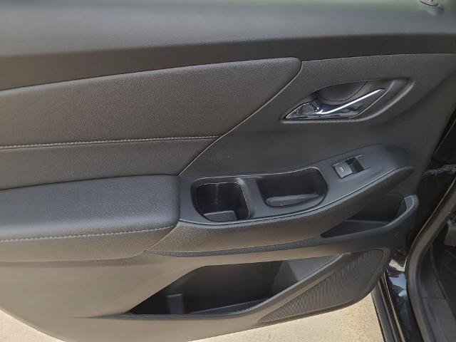 Used 2023 Chevrolet Traverse LT FWD image 16