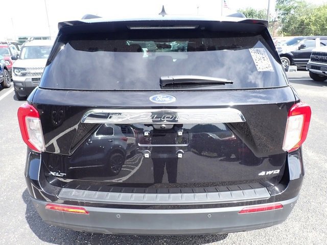 Certified 2023 Ford Explorer XLT image 3