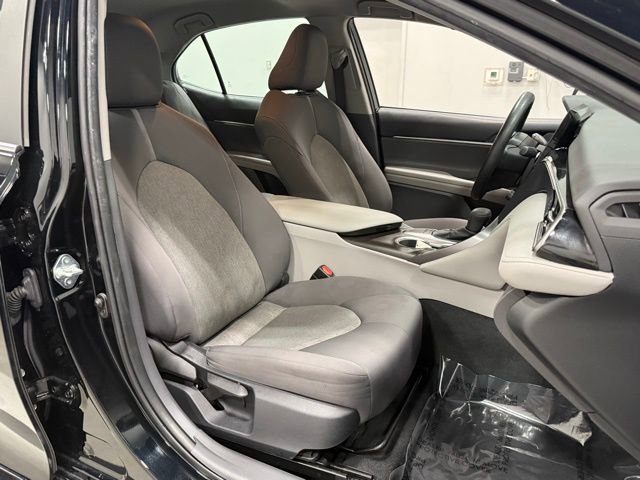 Used 2022 Toyota Camry LE w/ Carpet Mat Package (TMS) image 34