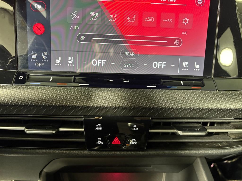 Used 2022 Volkswagen Golf R image 19