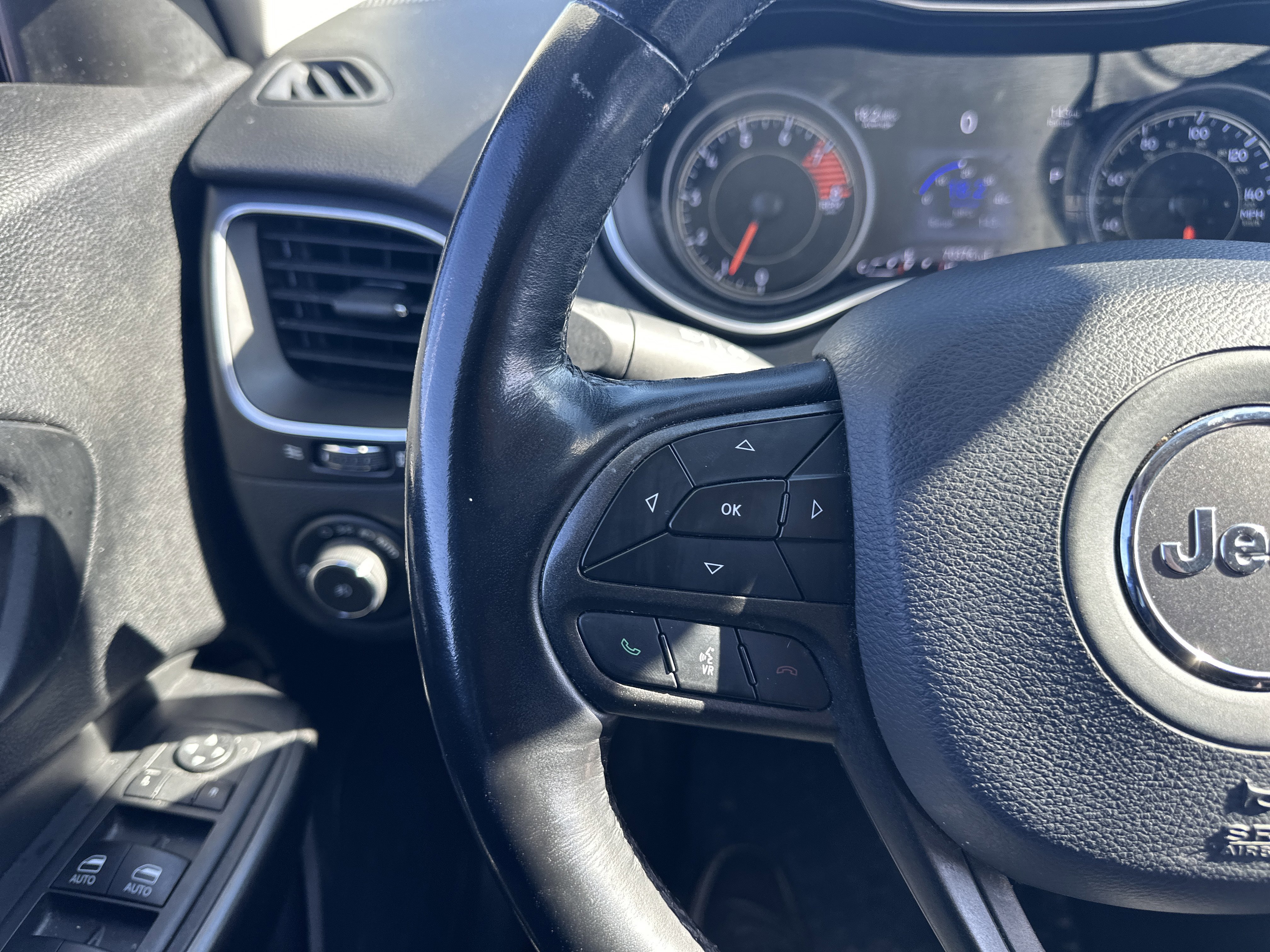 Used 2021 Jeep Cherokee Trailhawk w/ Comfort/Convenience Group image 19