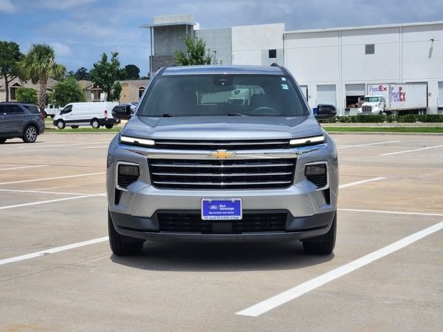 Used 2026 Chevrolet Traverse LT FWD image 2