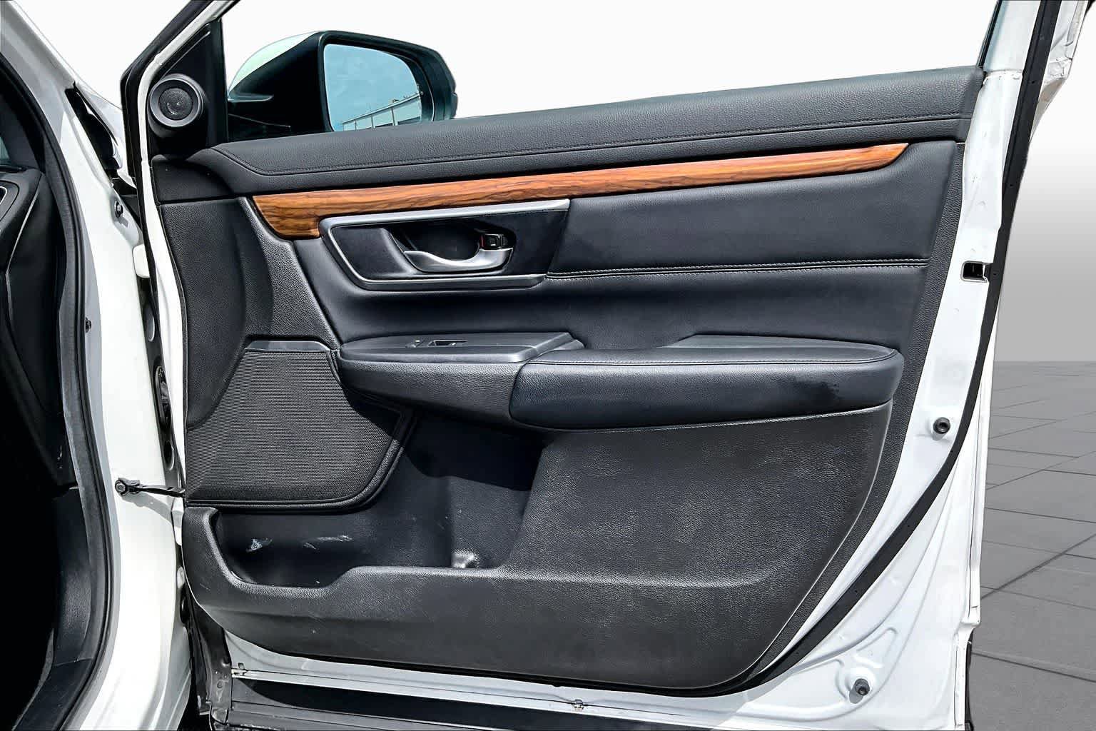 Used 2017 Honda CR-V Touring image 23