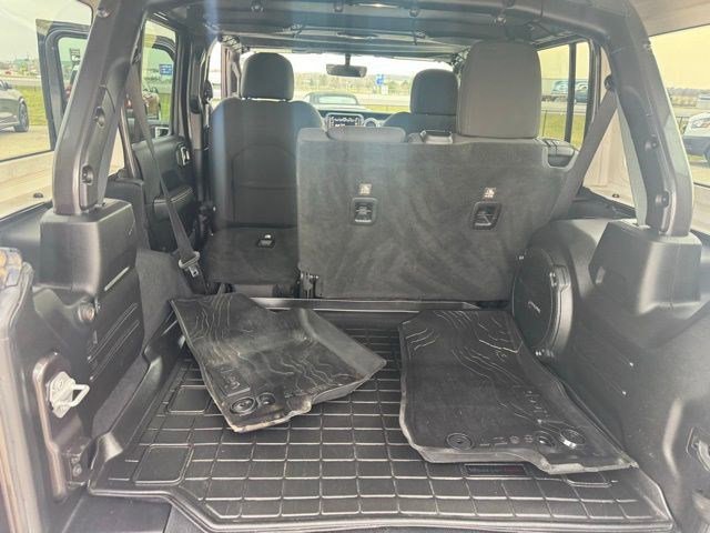 Used 2018 Jeep Wrangler Unlimited Sahara w/ Dual Top Group image 29