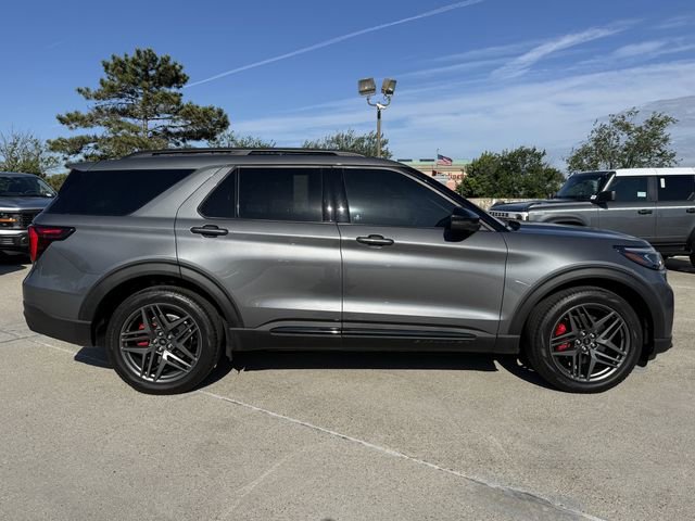 Certified 2025 Ford Explorer ST AWD/4WD image 5