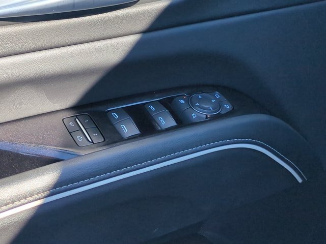 Used 2023 Cadillac Escalade Premium Luxury AWD/4WD image 12