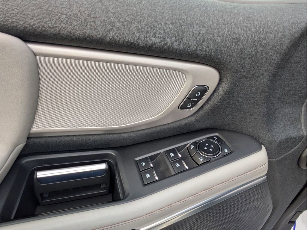 Certified 2025 Ford Expedition Active image 14