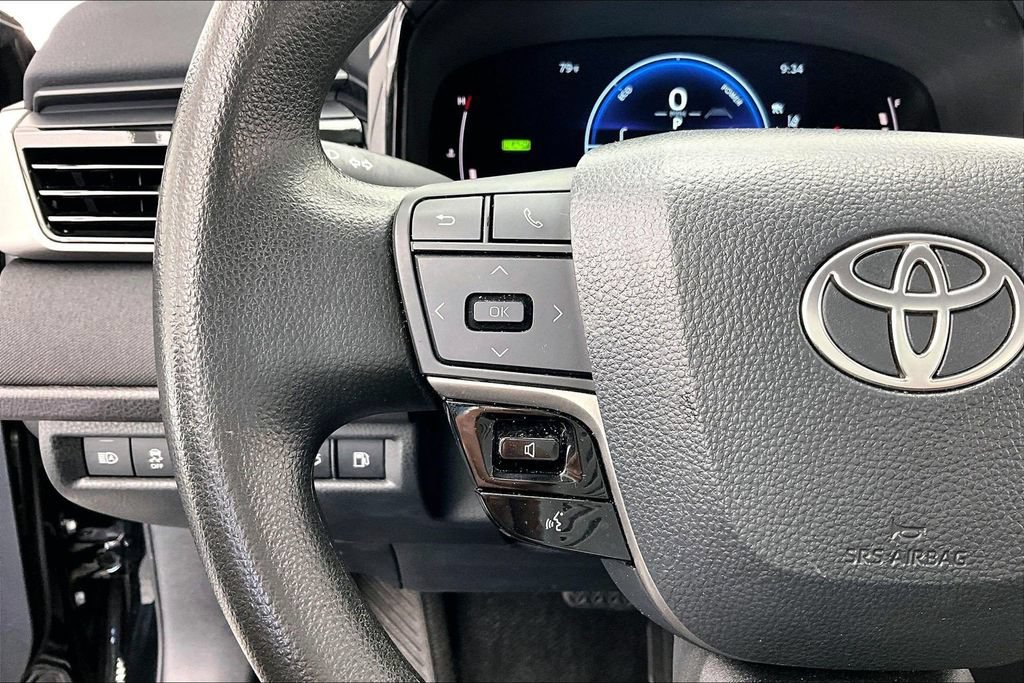 Used 2025 Toyota Camry LE FWD image 18