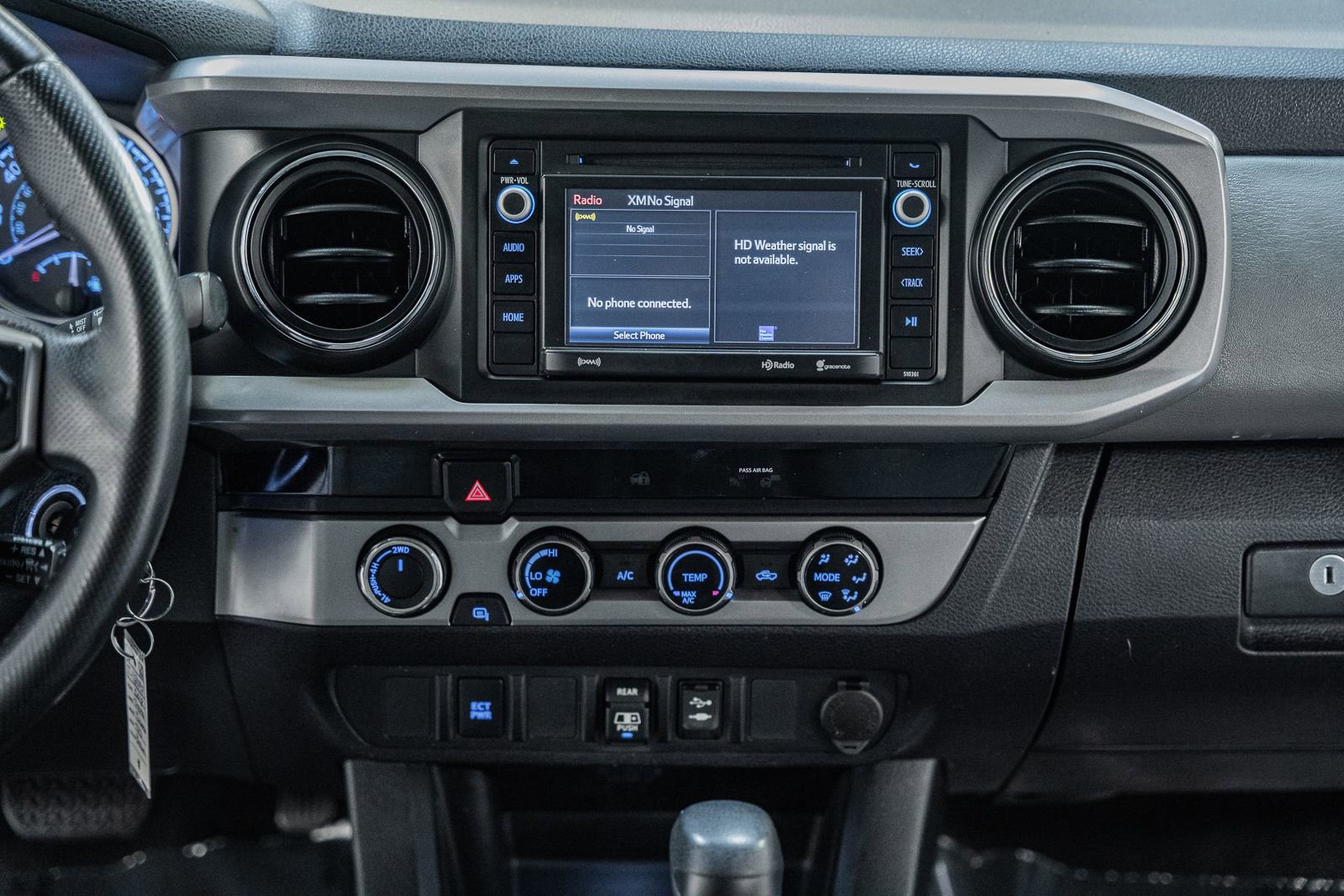 Used 2018 Toyota Tacoma SR5 AWD/4WD image 32