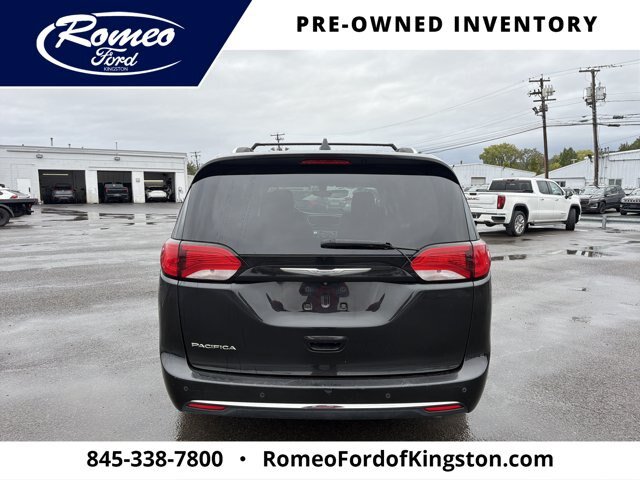 Used 2018 Chrysler Pacifica Touring-L FWD image 6