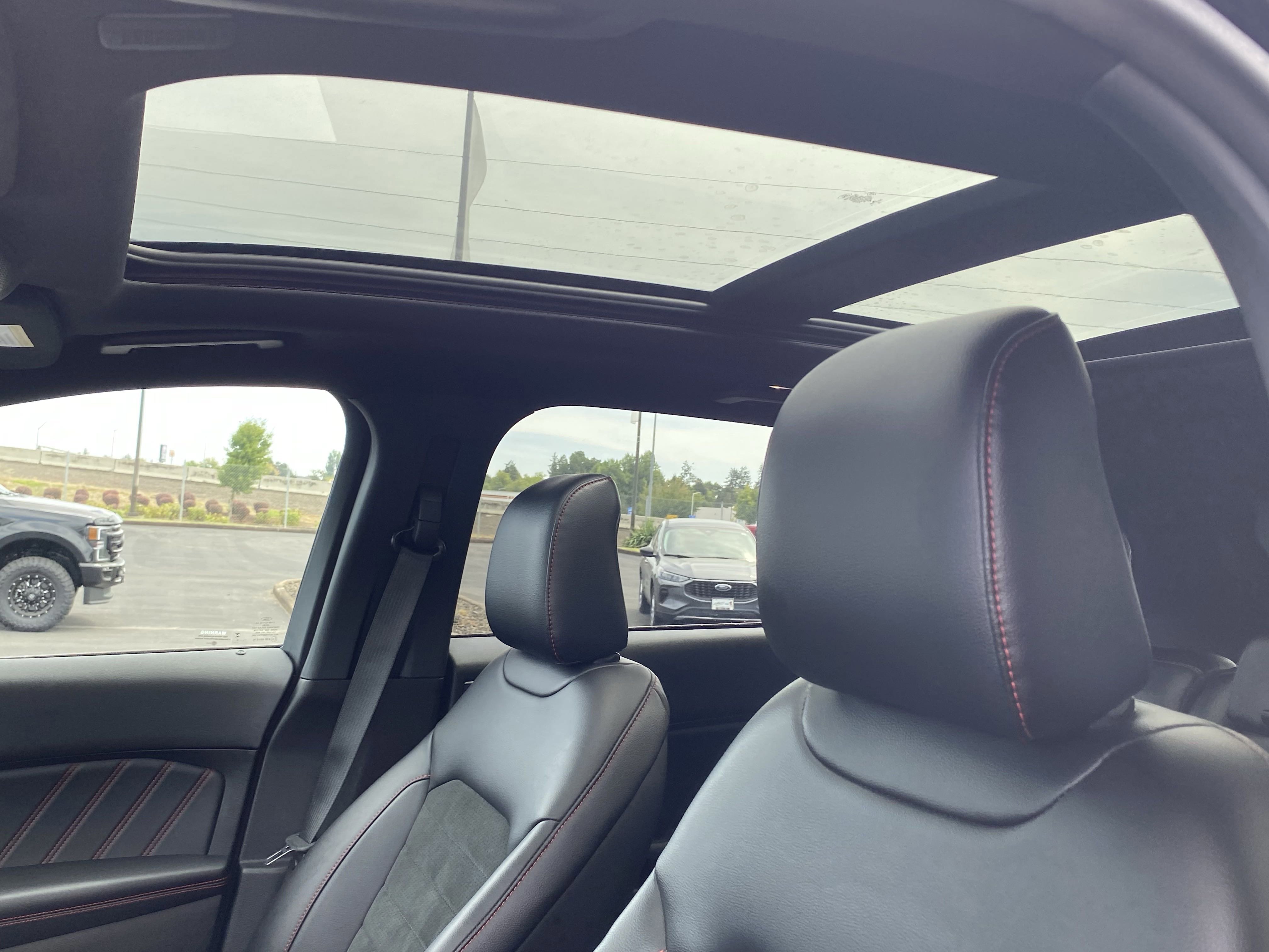 Certified 2023 Ford Edge ST-Line image 14