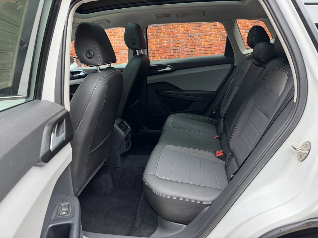 Used 2023 Volkswagen Taos SE w/ Panoramic Sunroof Package AWD/4WD image 24