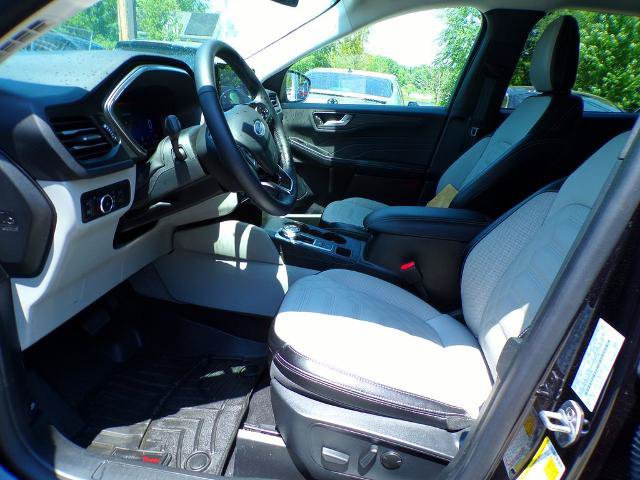 Certified 2024 Ford Escape SE w/ PHEV Premium Package FWD image 16