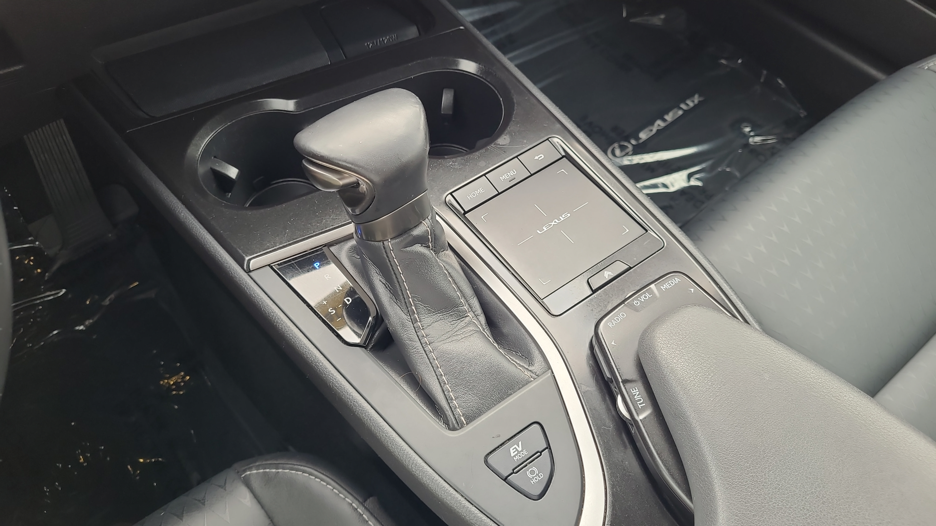 Used 2019 Lexus UX 250h w/ Accessory Package 2 AWD/4WD image 23