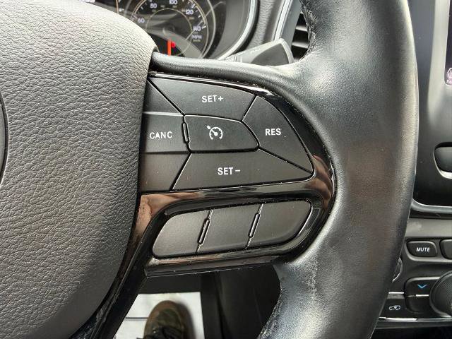 Used 2021 Jeep Cherokee Latitude Plus AWD/4WD image 17