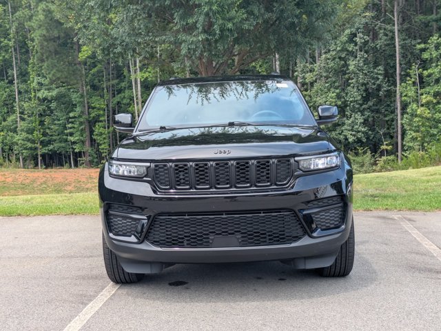 Used 2024 Jeep Grand Cherokee Altitude AWD/4WD image 7