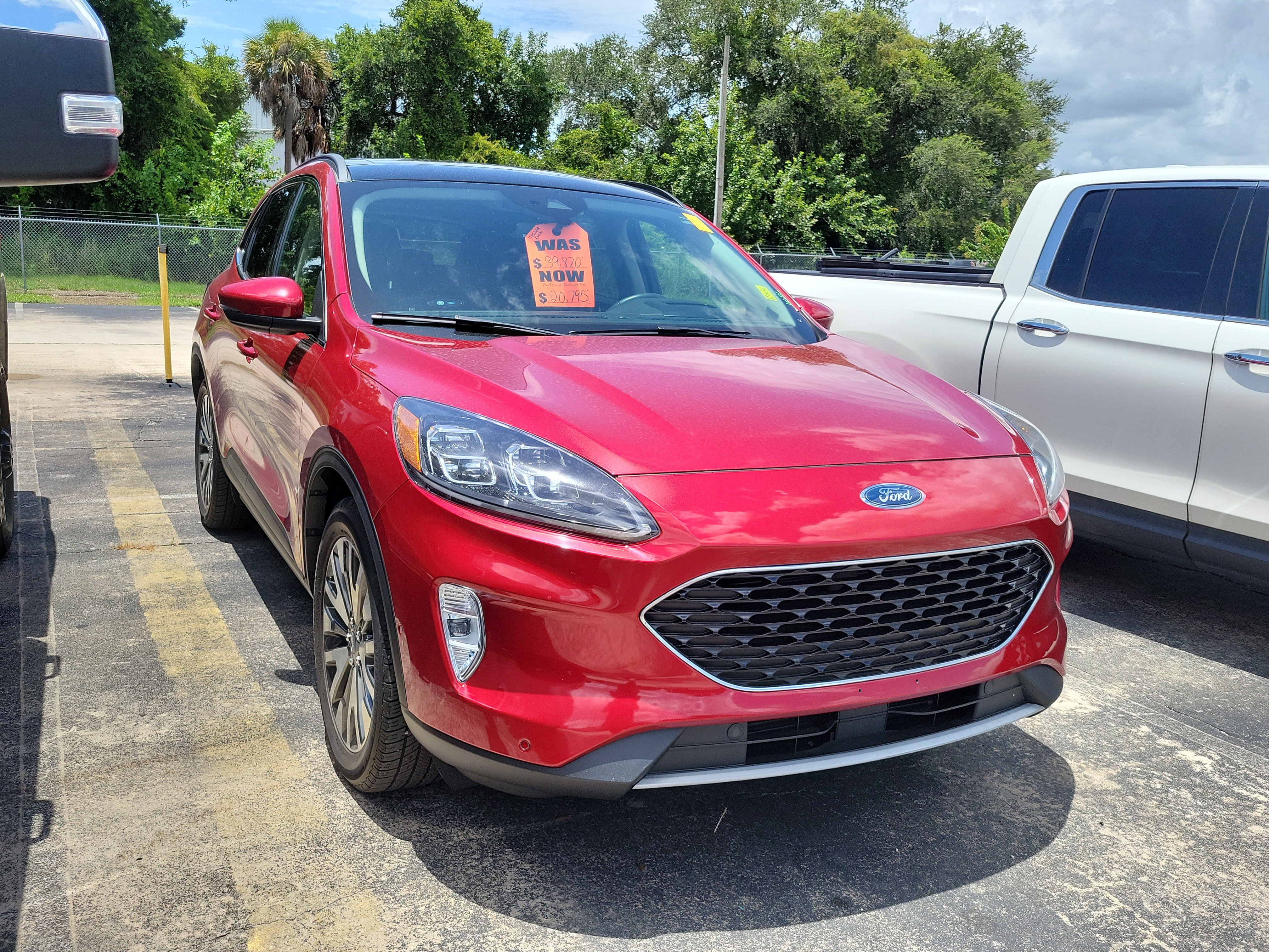 Certified 2020 Ford Escape Titanium AWD/4WD image 6