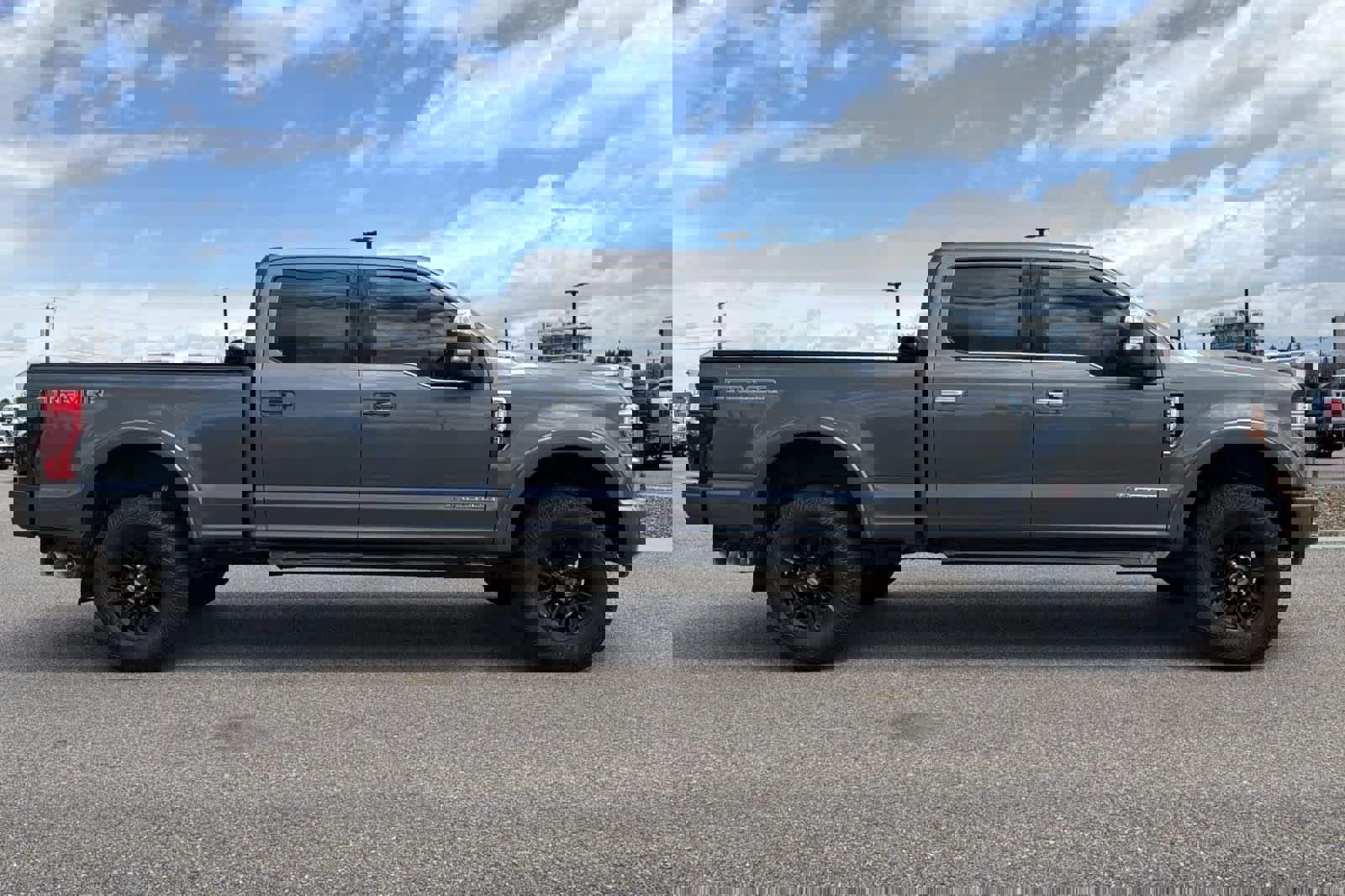 Certified 2022 Ford F350 Platinum w/ Tremor Off-Road Package image 6