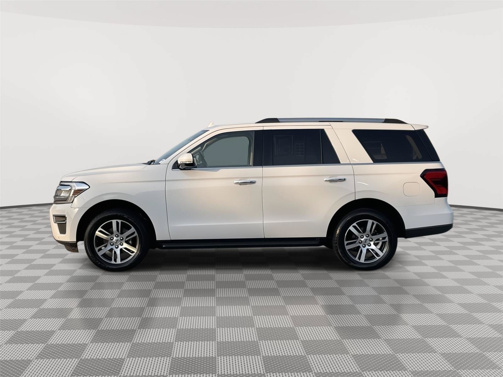 Certified 2024 Ford Expedition Limited AWD/4WD image 2
