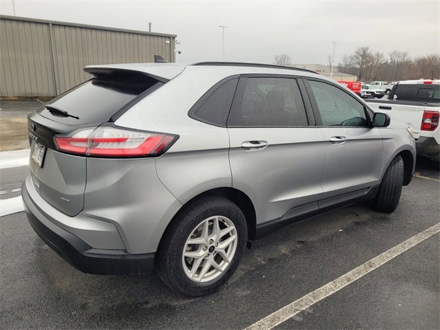 Certified 2023 Ford Edge SE image 3