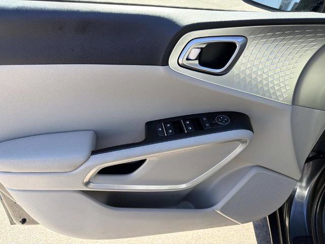 Used 2025 Kia Soul LX FWD image 15