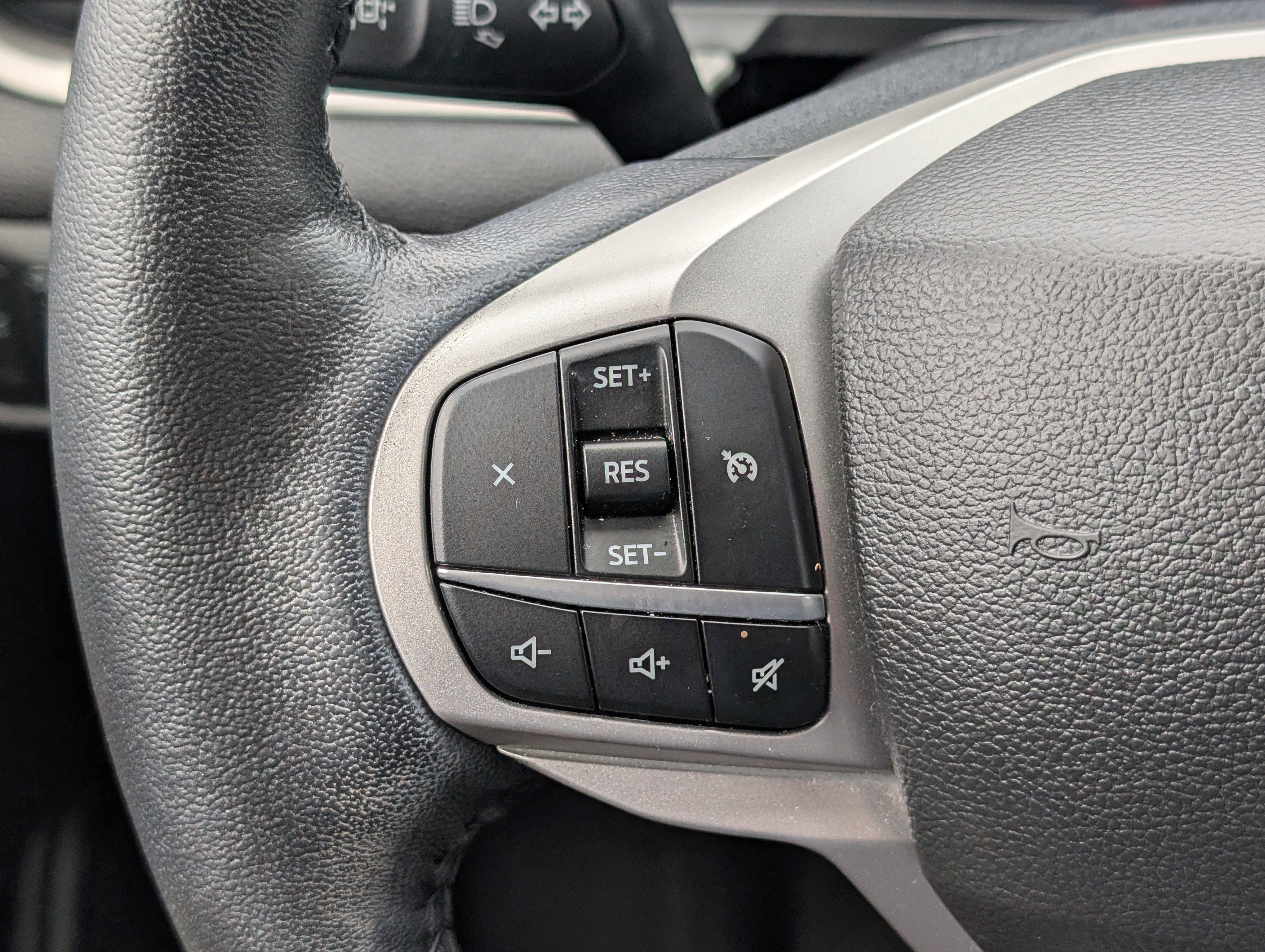 Certified 2022 Ford Explorer XLT w/ Equipment Group 202A image 26