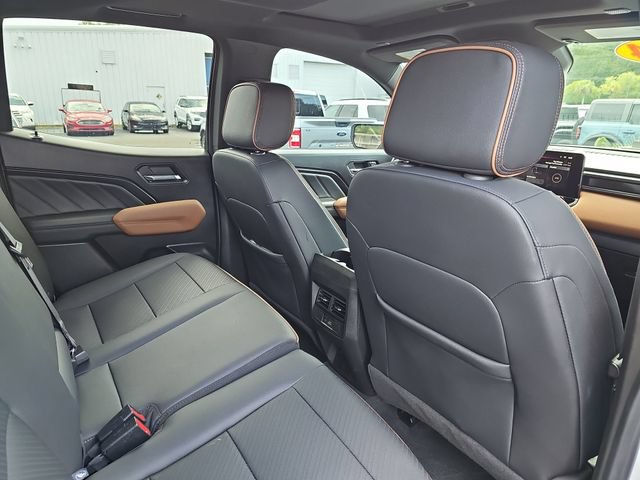 Used 2024 GMC Canyon AT4 w/ AT4 Premium Package AWD/4WD image 11