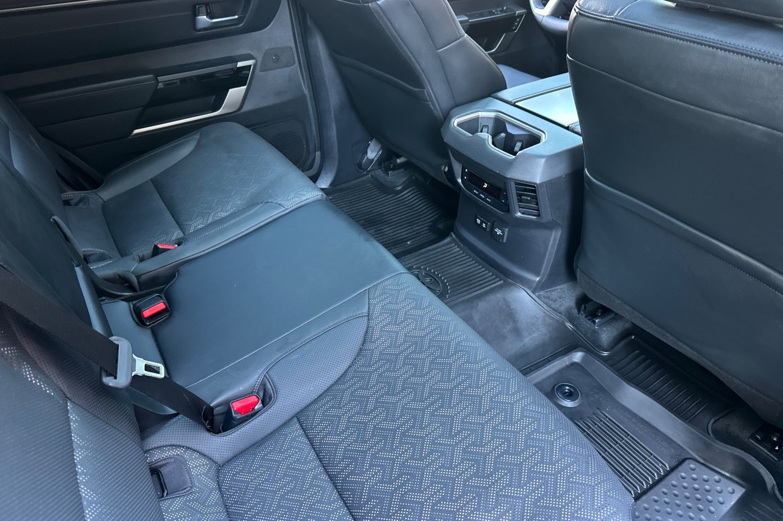 Used 2025 Toyota Sequoia Limited w/ Tow Technology Package AWD/4WD image 19