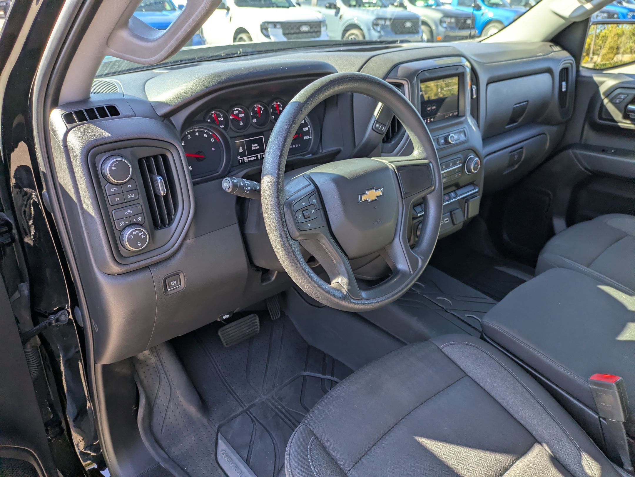 Used 2024 Chevrolet Silverado 1500 Custom image 14