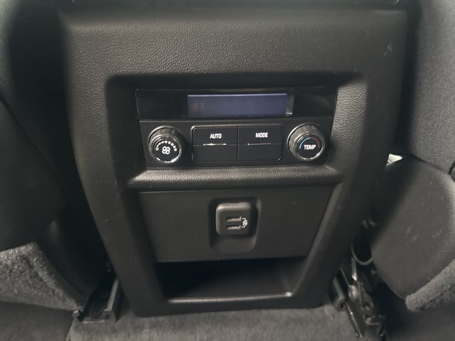 Used 2022 Chevrolet Traverse LT FWD image 20