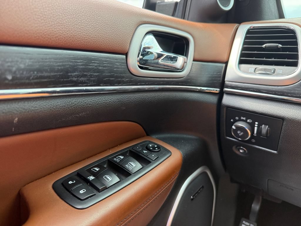 Used 2020 Jeep Grand Cherokee Summit AWD/4WD image 21