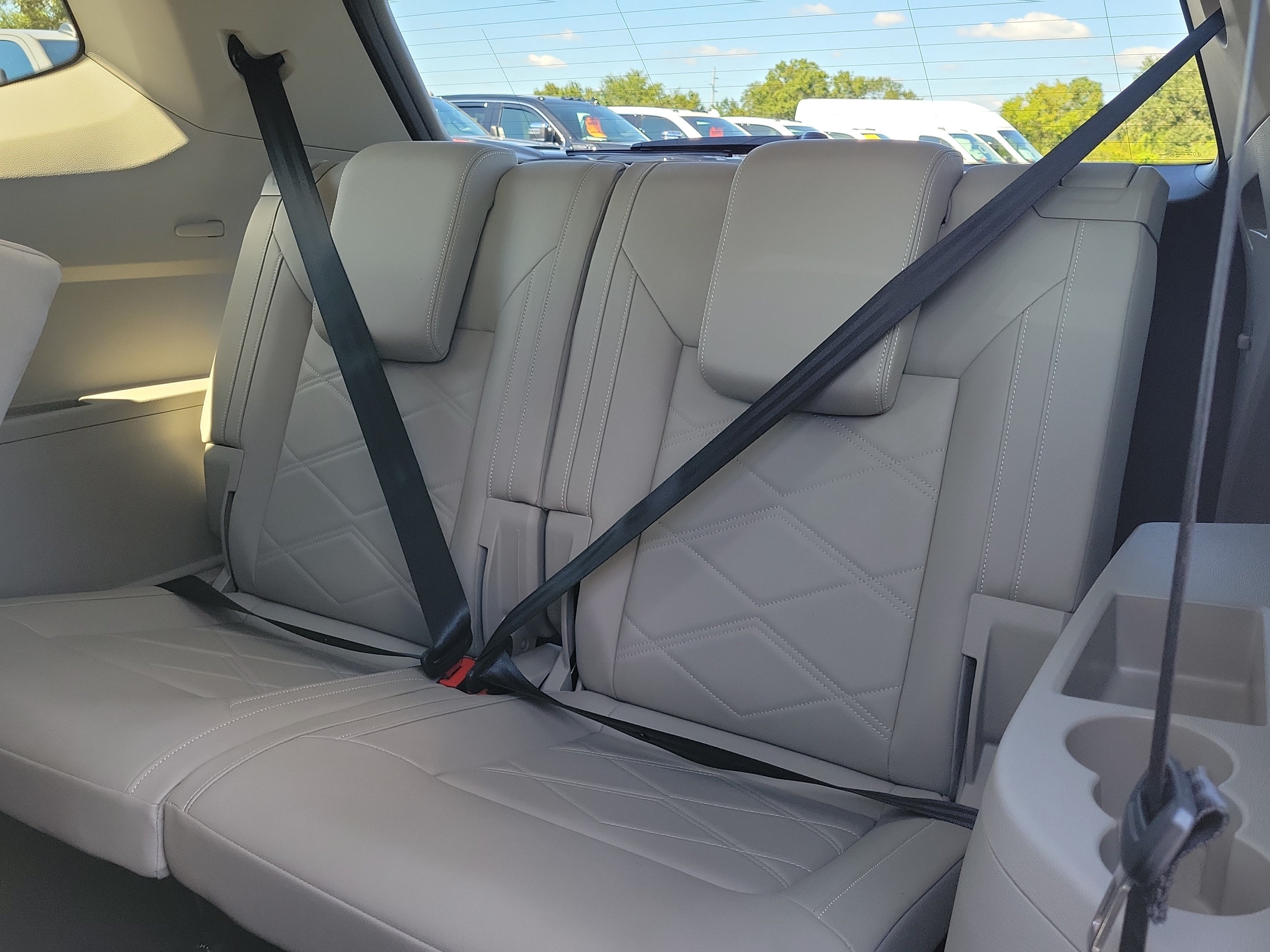 Used 2025 Volkswagen Atlas SE FWD image 12