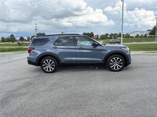 Certified 2025 Ford Explorer ST-Line AWD/4WD image 5
