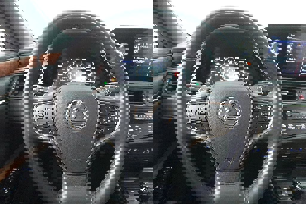 Used 2022 Lexus ES 250 w/ Premium Package image 14