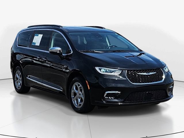 Used 2023 Chrysler Pacifica Limited w/ Uconnect Theater Family Group AWD/4WD image 1